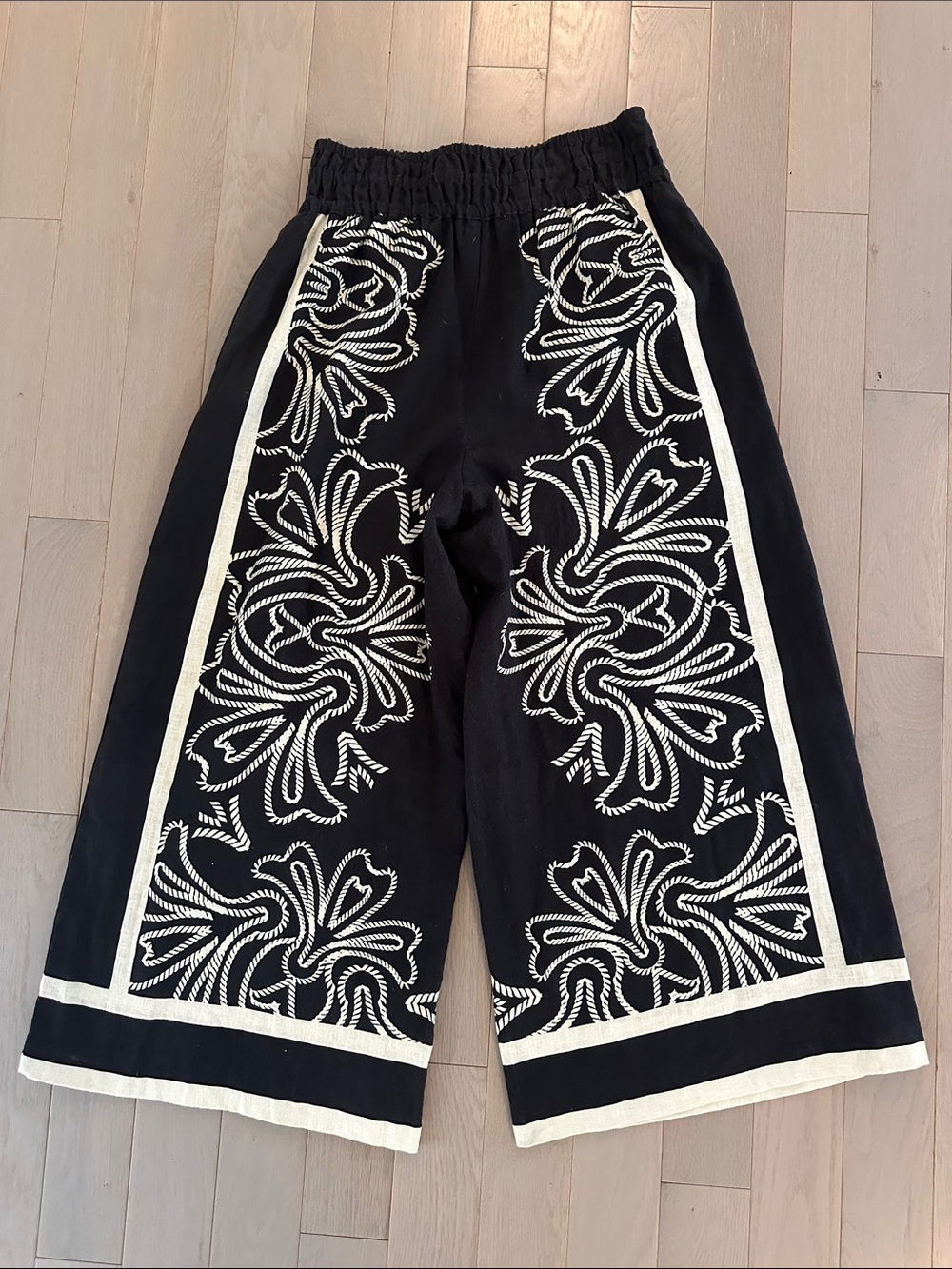 Anthropologie Two piece- Set linen with Cream Embroidery - Picture 7 of 7